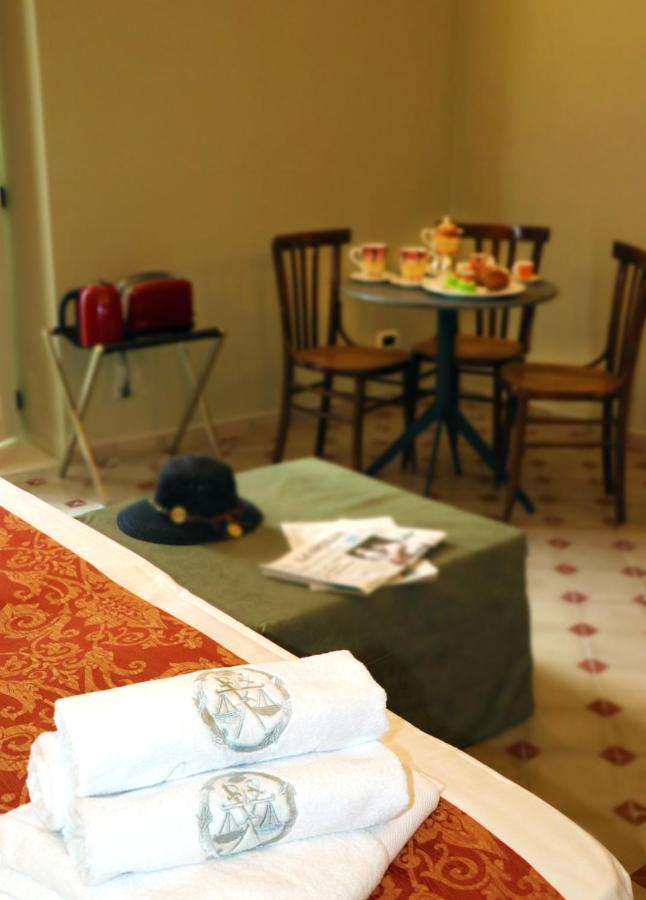 パラッツォーロ・アクレイデ Casa Dei Giurati Bed & Breakfast エクステリア 写真